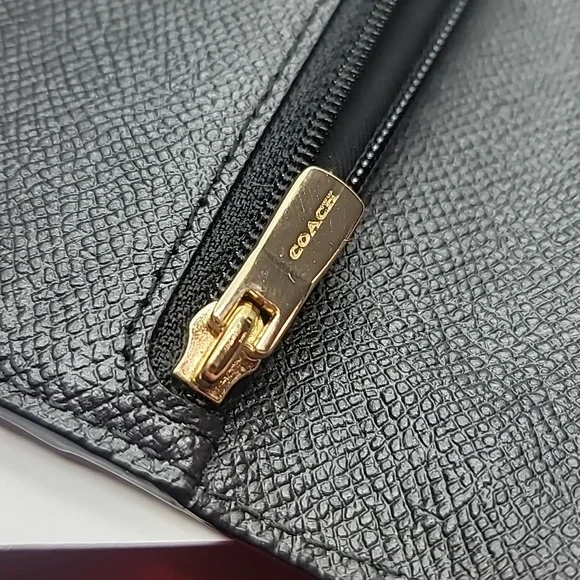 COACH Essential Medium Flap Wallet in Pebbled Leather LIKE NEW retail $1… - Picture 11 of 11